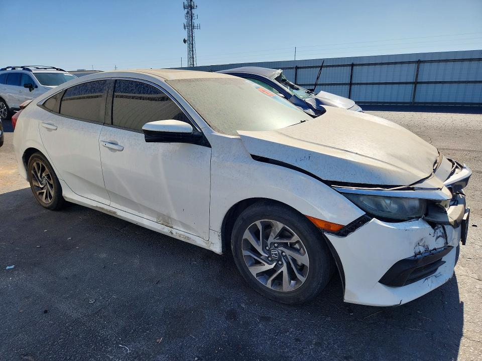 60600186 :رقم المزاد ، 19XFC2F74JE205119 vin ، 2018 Honda Civic مزاد بيع