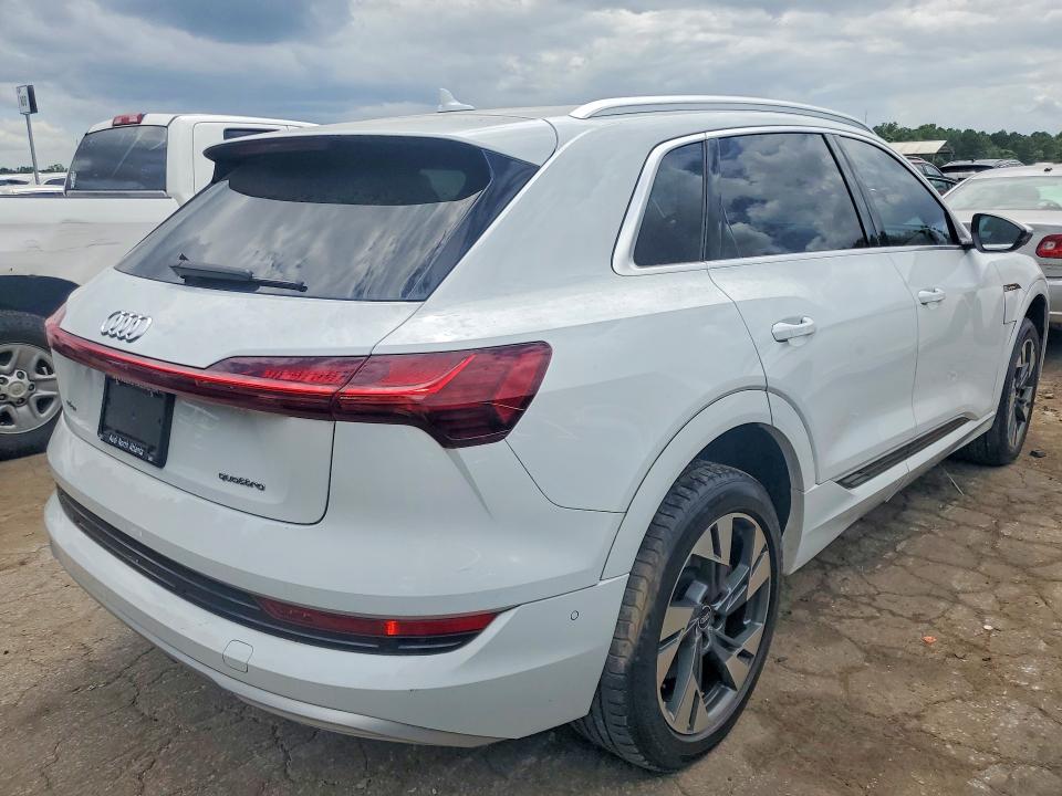 Продаж на аукціоні авто 2021 Audi E-tron, vin: WA1LAAGEXMB024151, номер лоту: 61398726