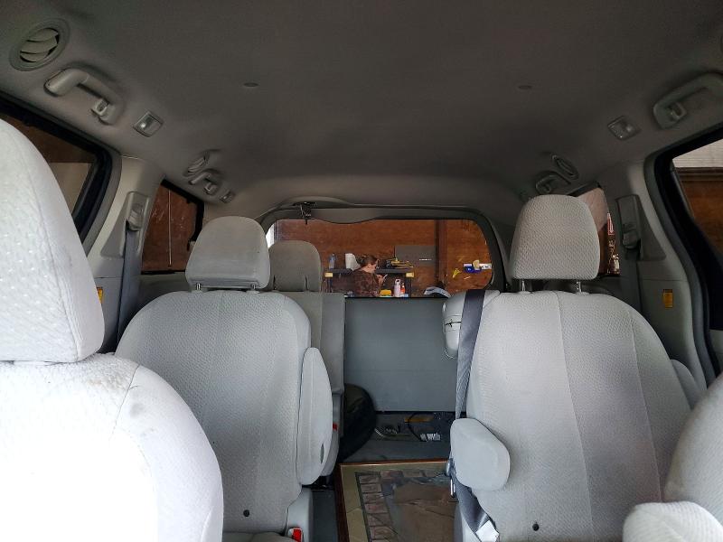 59715376 :رقم المزاد ، 5TDKK3DC4CS182070 vin ، 2012 Toyota Sienna مزاد بيع