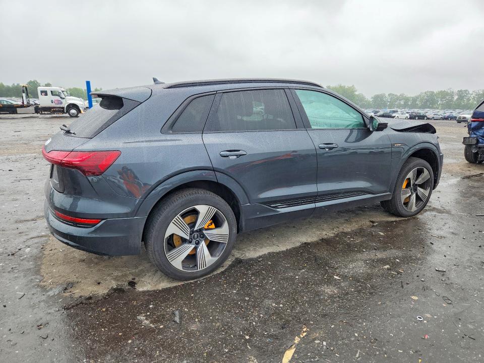 60362766 :رقم المزاد ، WA1LAAGEXNB005293 vin ، 2022 Audi E-tron مزاد بيع
