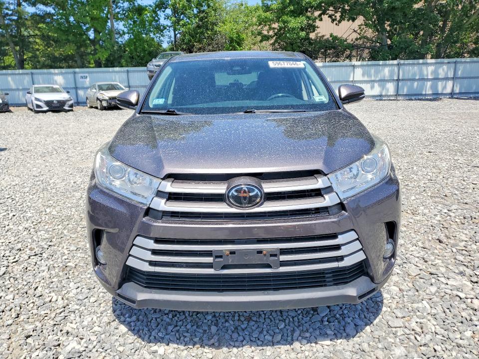 2018 Toyota Highlander მანქანა იყიდება აუქციონზე, vin: 5TDBZRFH9JS843287, აუქციონის ნომერი: 59677046