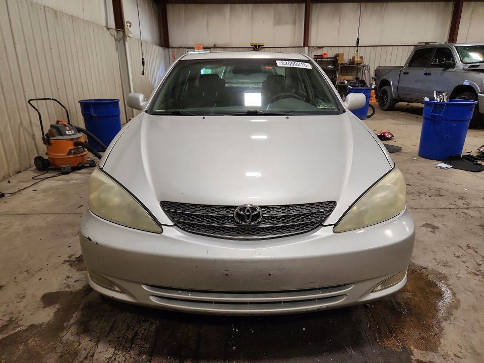 2004 Toyota Camry მანქანა იყიდება აუქციონზე, vin: 4T1BF30K74U580254, აუქციონის ნომერი: 62050216