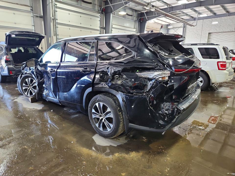 Auction sale of the 2022 Toyota Highlander, vin: 5TDHZRBH5NS584030, lot number: 61054716