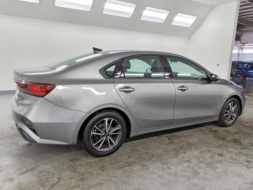 61125146 :رقم المزاد ، 3KPF24AD7NE501513 vin ، 2022 Kia Forte مزاد بيع