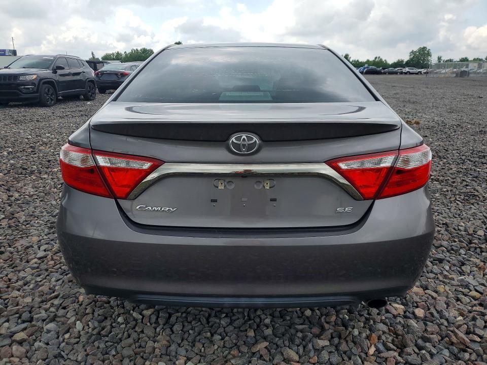 59599686 :رقم المزاد ، 4T1BF1FK4HU811953 vin ، 2017 Toyota Camry مزاد بيع