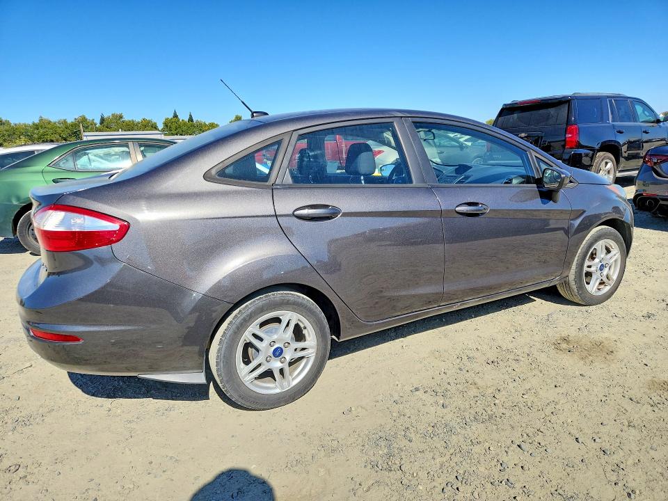 62083836 :رقم المزاد ، 3FADP4BJ8HM145229 vin ، 2017 Ford Fiesta مزاد بيع