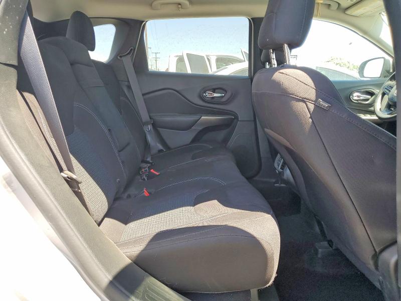 60987326 :رقم المزاد ، 1C4PJLCB8KD284709 vin ، 2019 Jeep Cherokee مزاد بيع