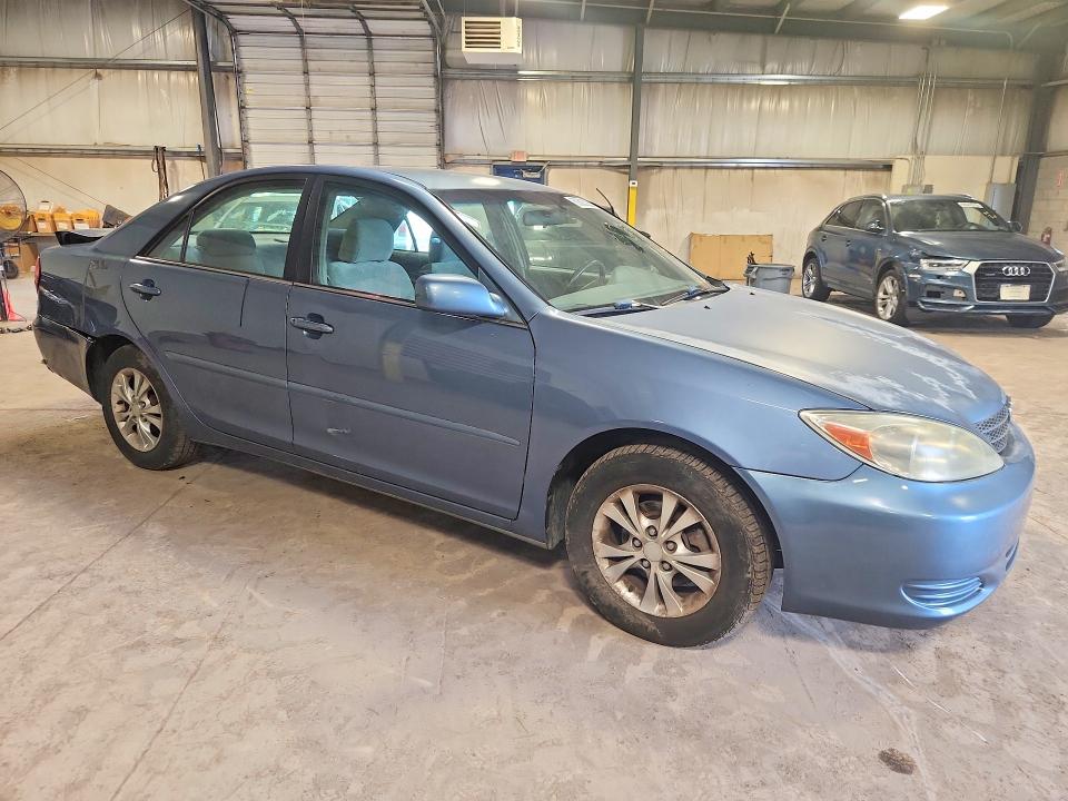 60503226 :رقم المزاد ، 4T1BF32KX4U587907 vin ، 2004 Toyota Camry مزاد بيع