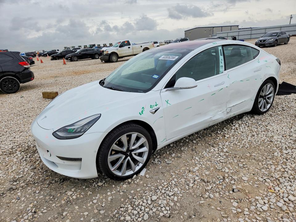 60806356 :رقم المزاد ، 5YJ3E1EA9JF047679 vin ، 2018 Tesla Model 3 مزاد بيع