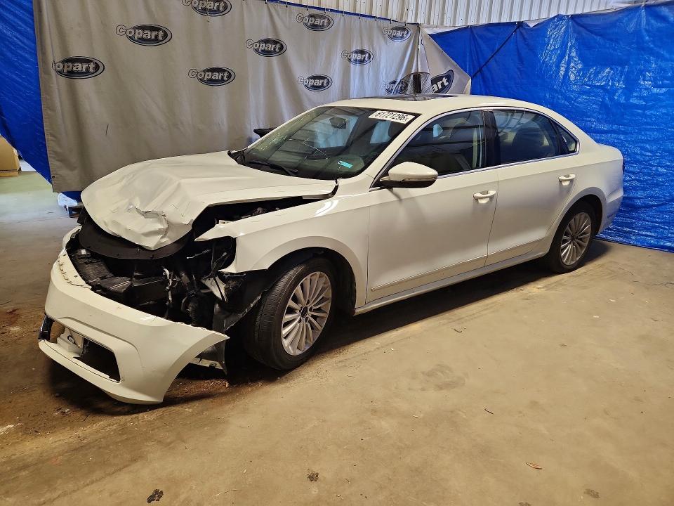61721296 :رقم المزاد ، 1VWBT7A30HC031225 vin ، 2017 Volkswagen Passat مزاد بيع