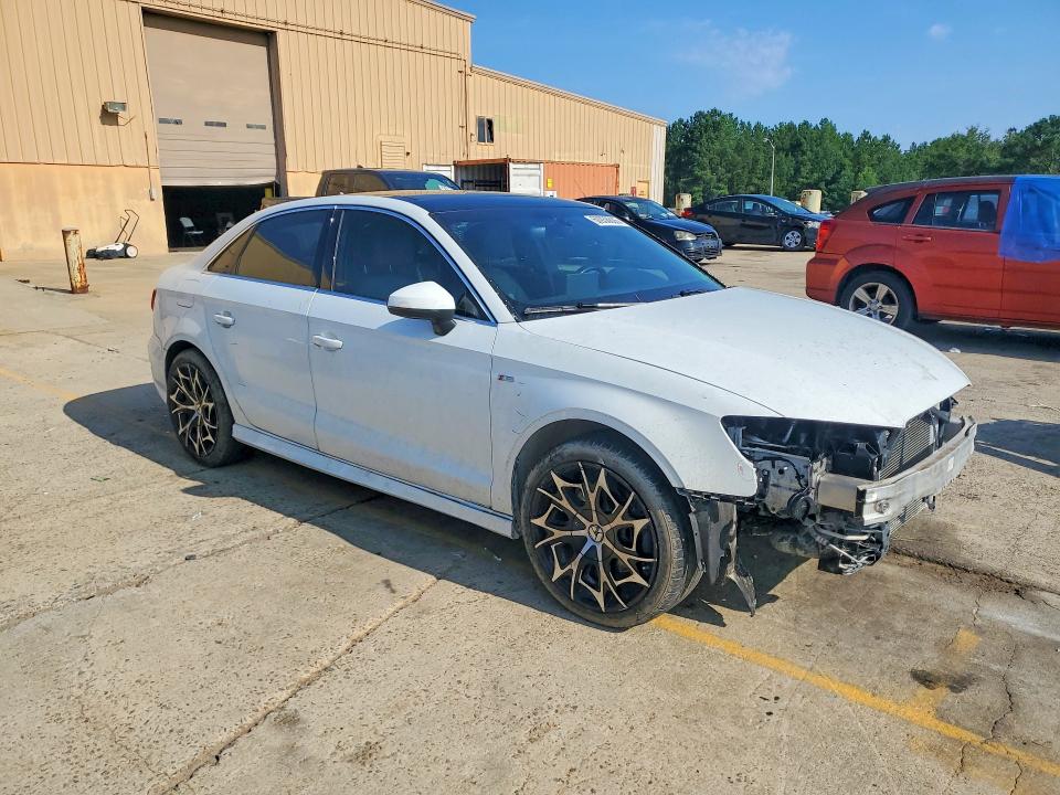60938626 :رقم المزاد ، WAUGUGFF6J1085667 vin ، 2018 Audi A3 مزاد بيع