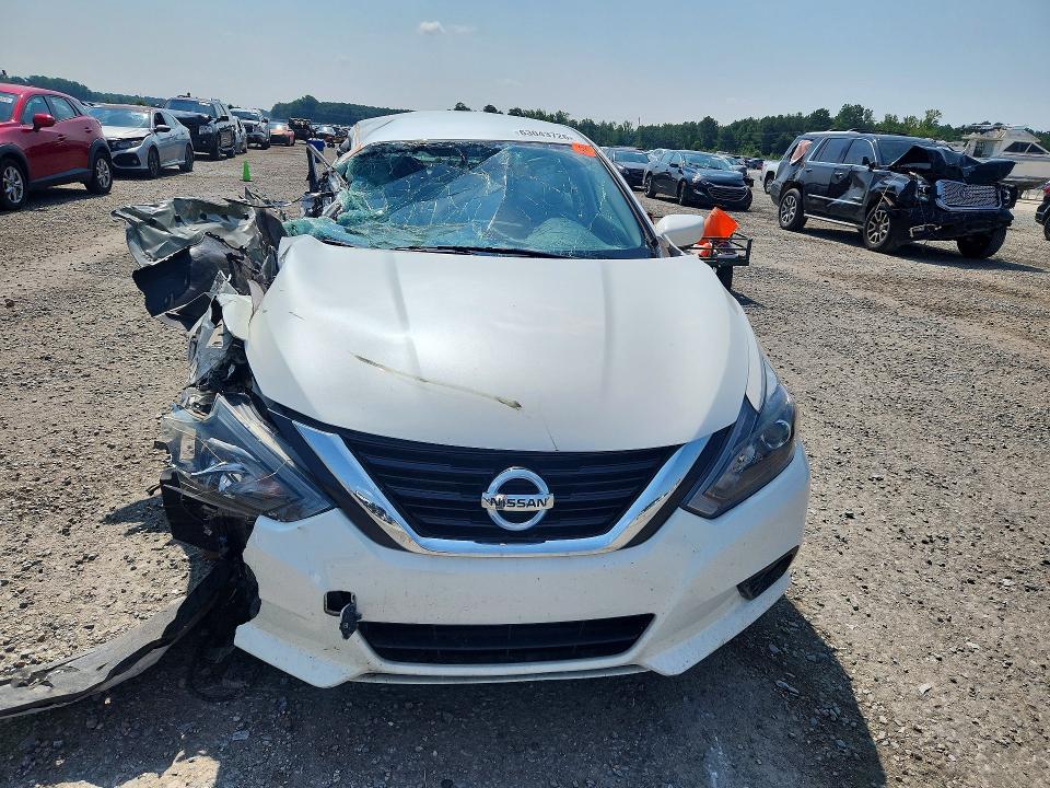 63043726 :رقم المزاد ، 1N4AL3AP7JC109862 vin ، 2018 Nissan Altima مزاد بيع