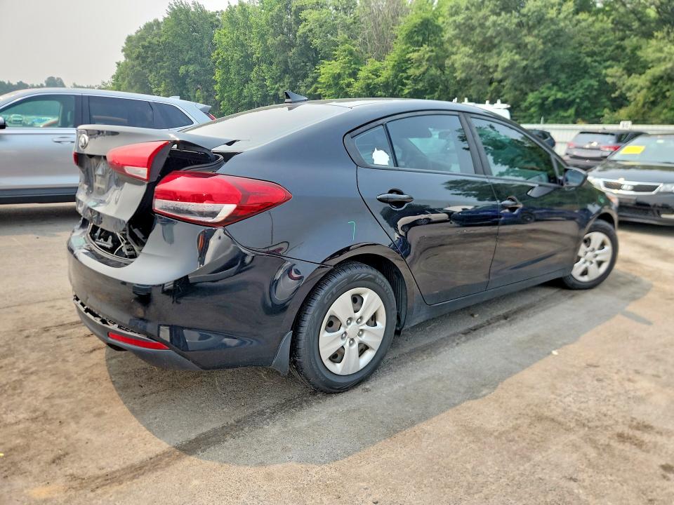 2018 Kia Forte მანქანა იყიდება აუქციონზე, vin: 3KPFL4A70JE248794, აუქციონის ნომერი: 60945326