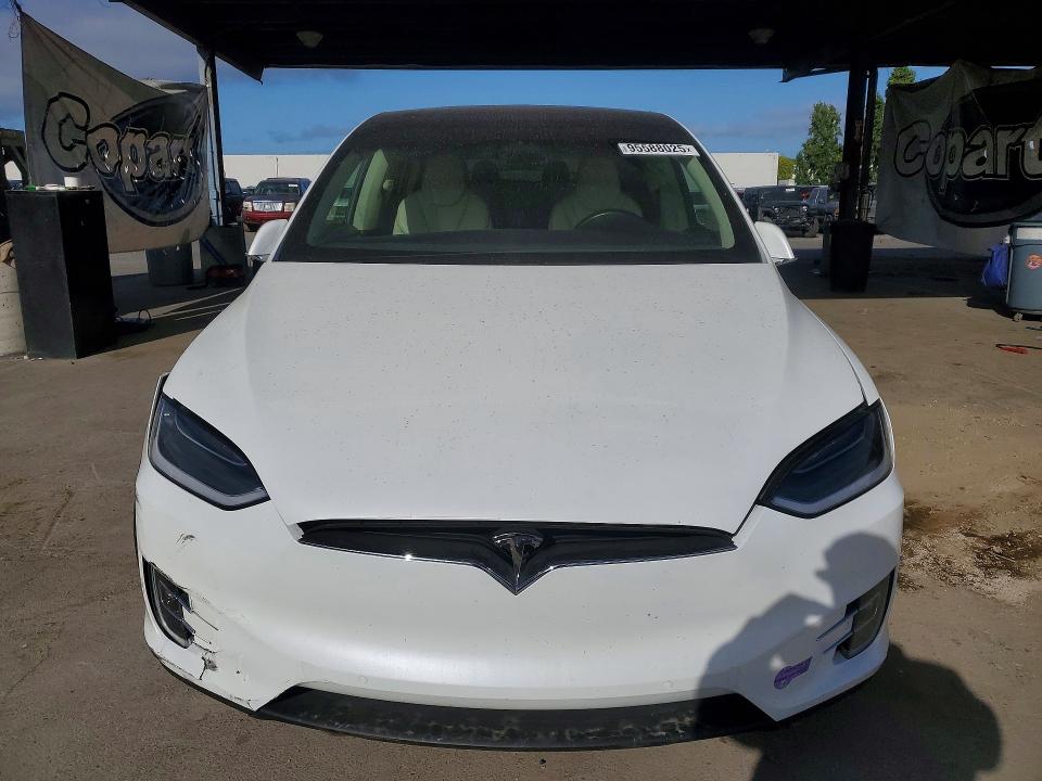 95588025 :رقم المزاد ، 5YJXCBE28JF141476 vin ، 2018 Tesla Model X مزاد بيع