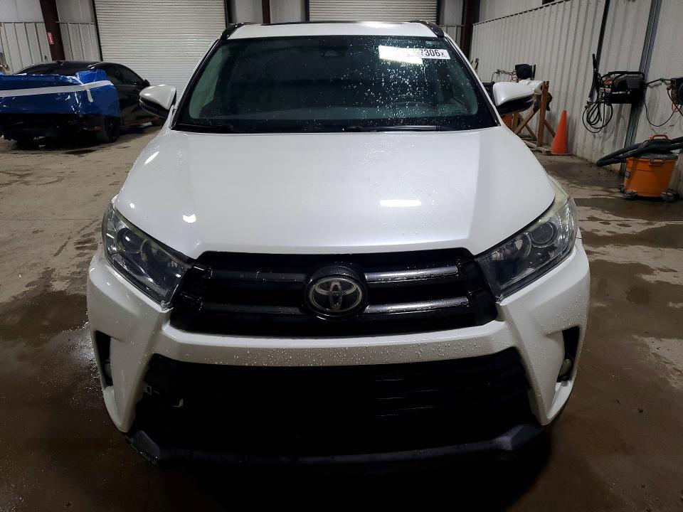 Продажа на аукционе авто 2018 Toyota Highlander, vin: 5TDJZRFH0JS802882, номер лота: 62637306