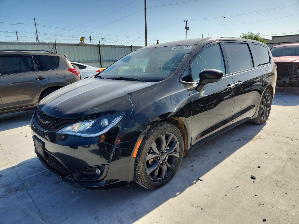 Auction sale of the 2018 Chrysler Pacifica, vin: 2C4RC1FG5JR193861, lot number: 60290646