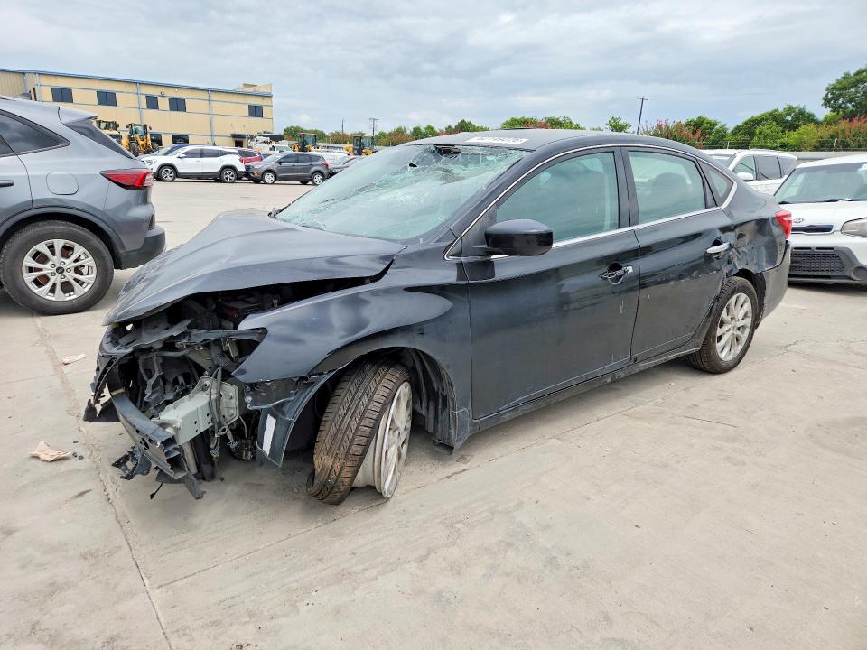 62149226 :رقم المزاد ، 3N1AB7AP5JY268152 vin ، 2018 Nissan Sentra مزاد بيع