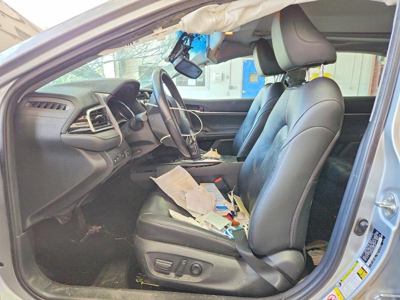 59305456 :رقم المزاد ، 4T1B11HK2JU530428 vin ، 2018 Toyota Camry مزاد بيع