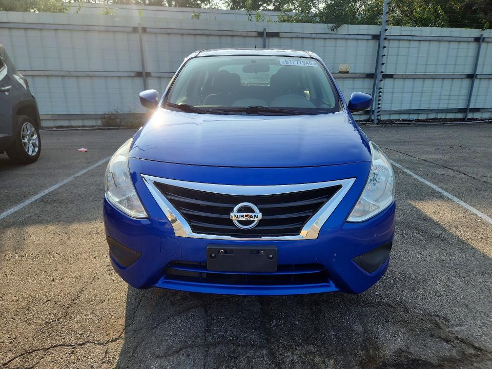 61777946 :رقم المزاد ، 3N1CN7AP8HL801750 vin ، 2017 Nissan Versa مزاد بيع