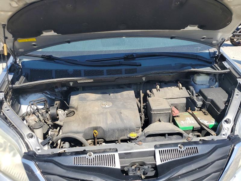60839266 :رقم المزاد ، 5TDKK3DC0BS138808 vin ، 2011 Toyota Sienna مزاد بيع