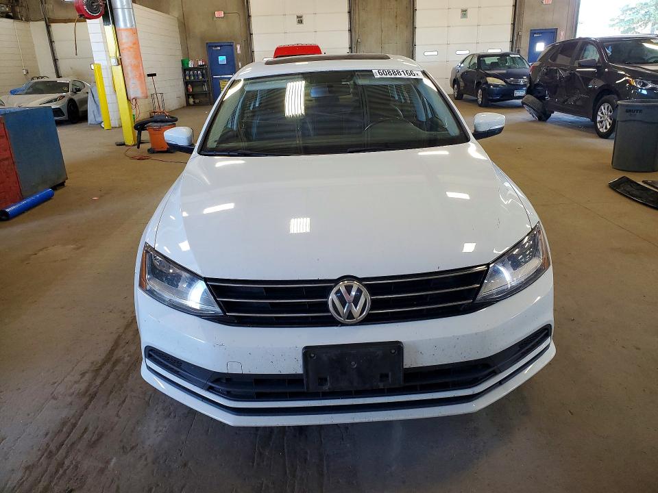 60888166 :رقم المزاد ، 3VWDB7AJ4HM237740 vin ، 2017 Volkswagen Jetta مزاد بيع