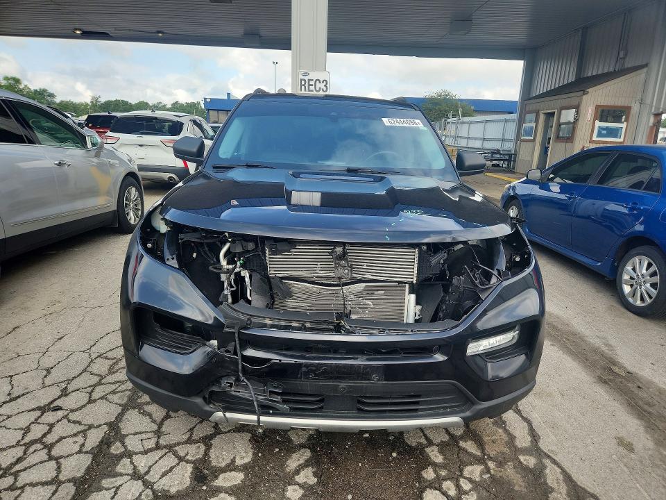 Продажа на аукционе авто 2022 Ford Explorer, vin: 1FMSK8DH1NGB27643, номер лота: 62444696