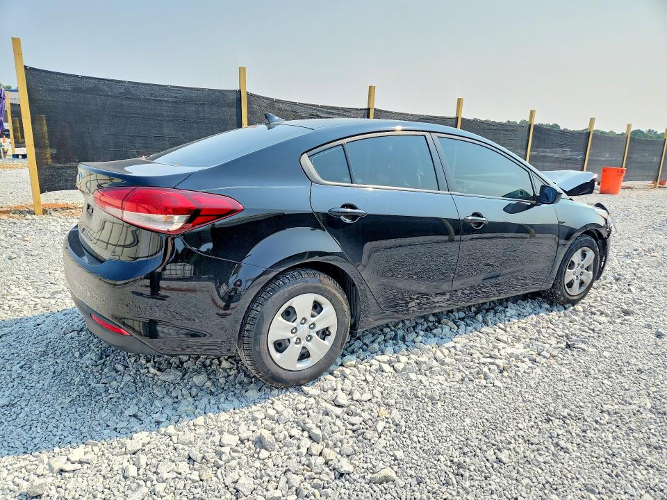63145966 :رقم المزاد ، 3KPFK4A70JE229701 vin ، 2018 Kia Forte مزاد بيع