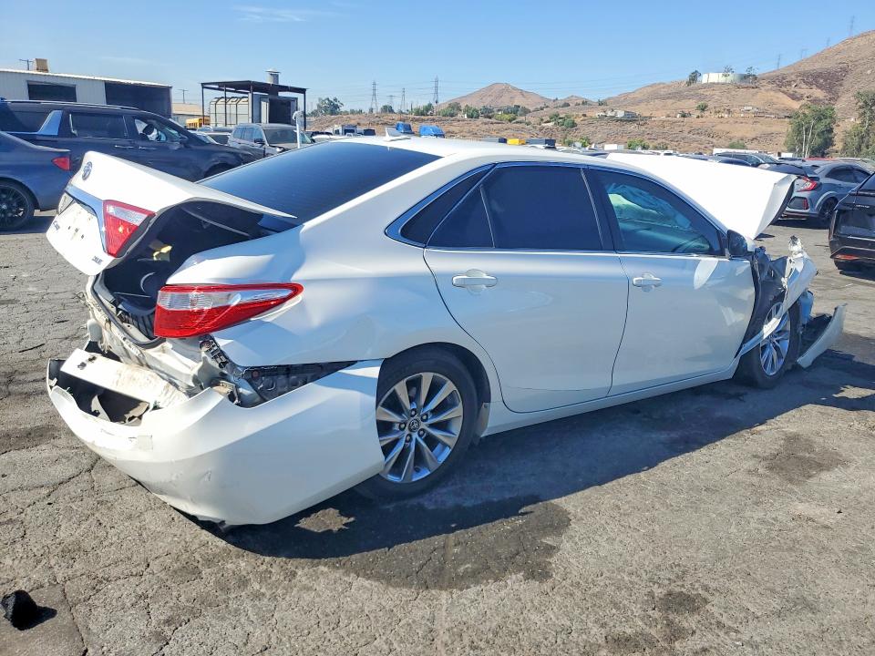 60796456 :رقم المزاد ، 4T1BF1FK0HU640764 vin ، 2017 Toyota Camry مزاد بيع