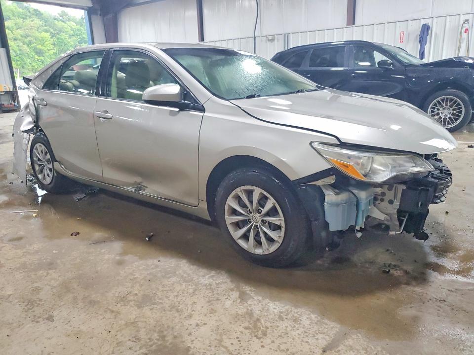 62253076 :رقم المزاد ، 4T4BF1FK7FR468462 vin ، 2015 Toyota Camry مزاد بيع