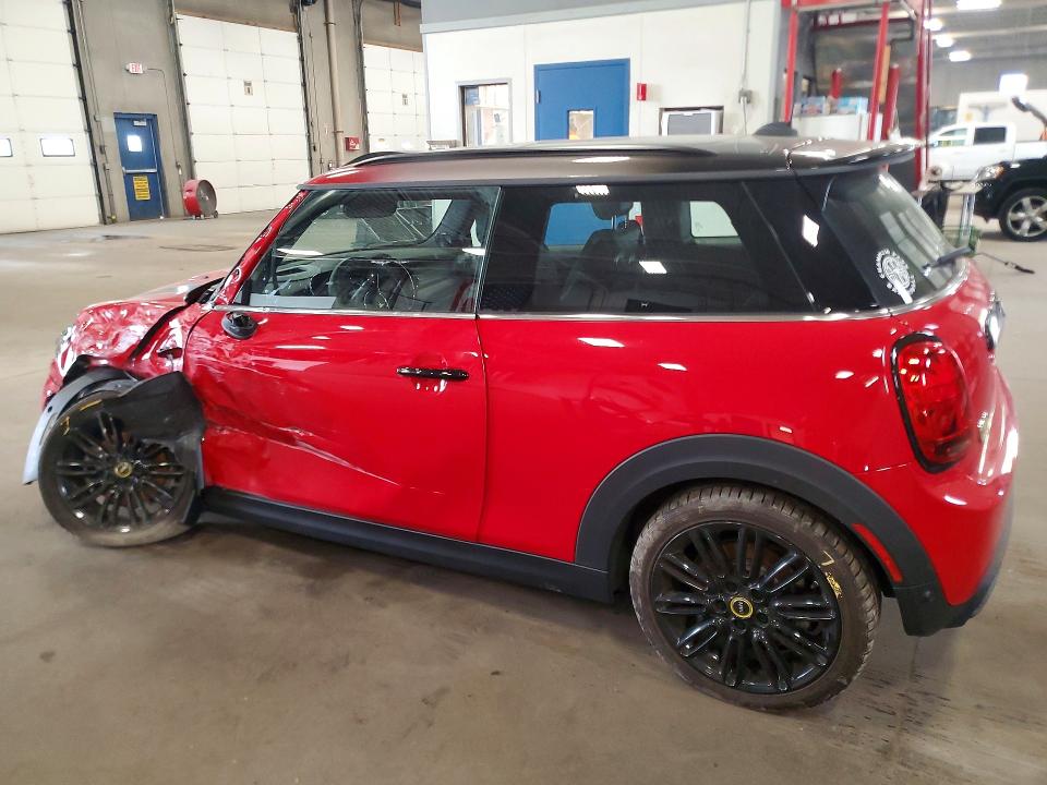 Продажа на аукционе авто 2023 Mini Cooper, vin: WMW13DJ0XP2T82180, номер лота: 61244056