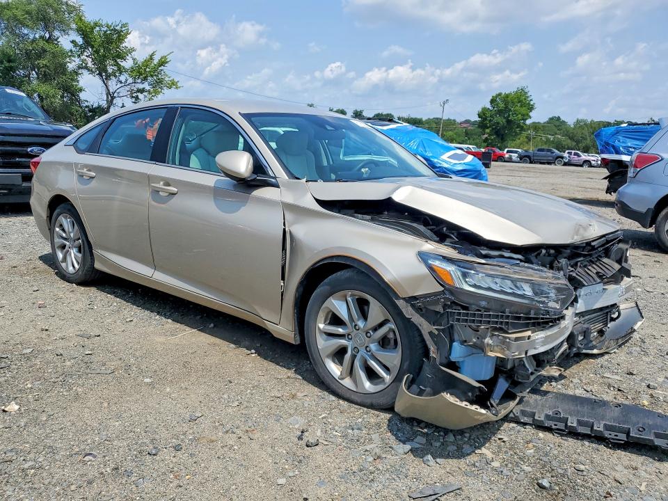 61823546 :رقم المزاد ، 1HGCV1F13JA117959 vin ، 2018 Honda Accord مزاد بيع