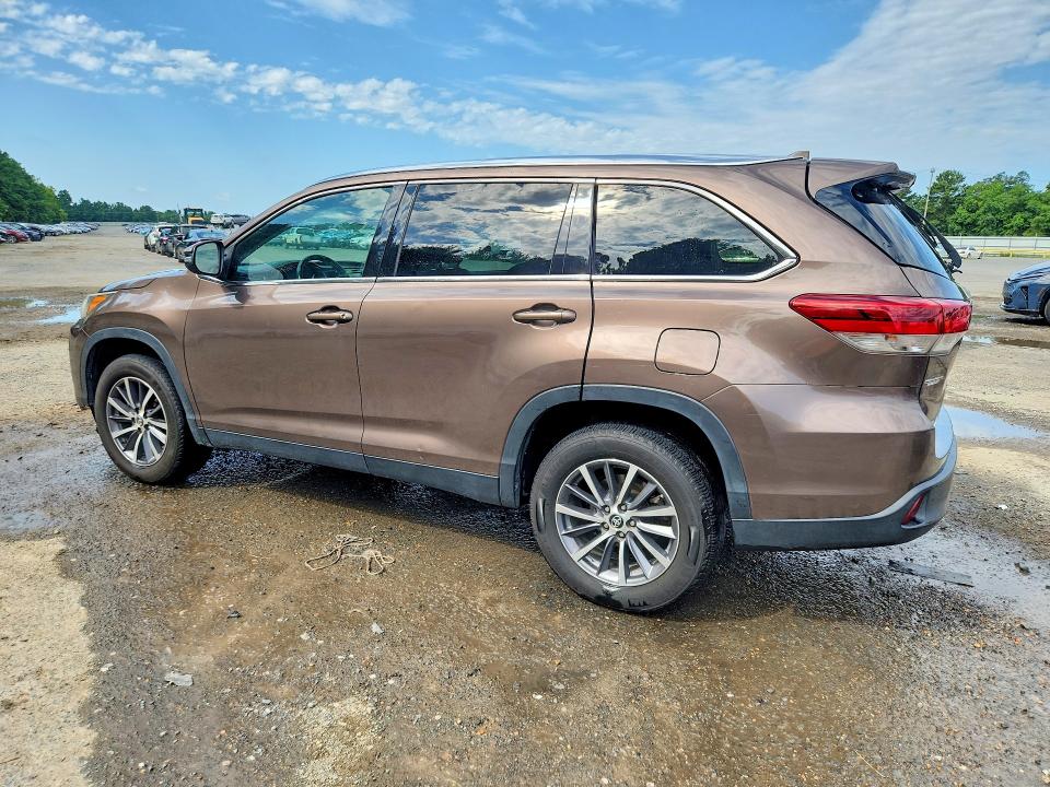 59401036 :رقم المزاد ، 5TDKZRFH8KS290472 vin ، 2019 Toyota Highlander مزاد بيع