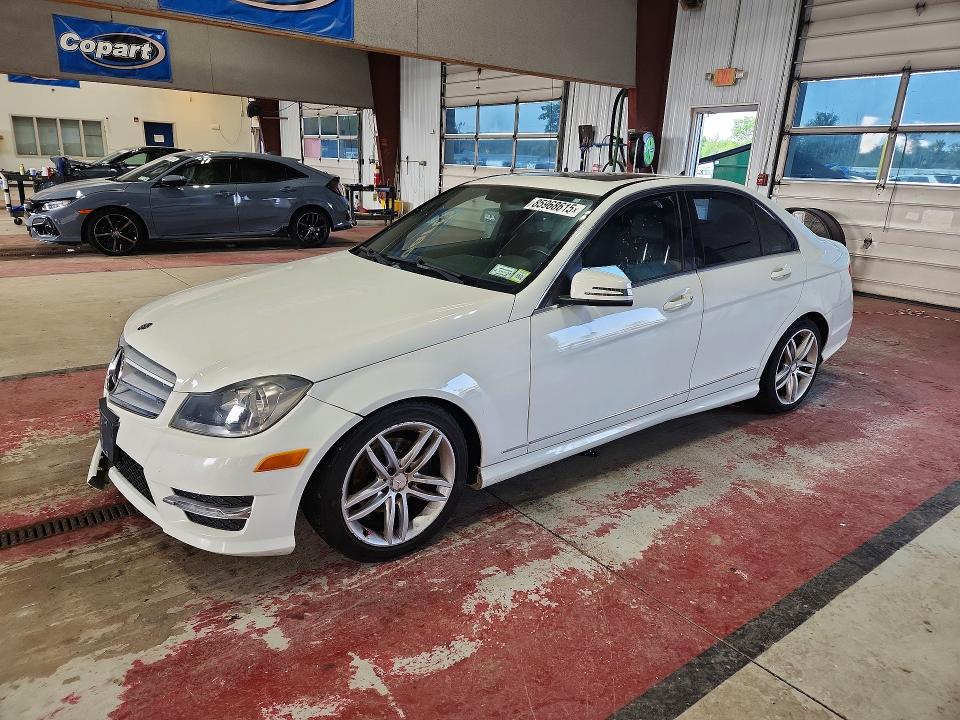 Продаж на аукціоні авто 2012 Mercedes-benz C, vin: WDDGF8BBXCR233349, номер лоту: 85968615