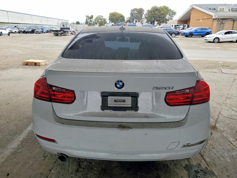 57184816 :رقم المزاد ، WBA3B1C57EP680687 vin ، 2014 Bmw 320 مزاد بيع