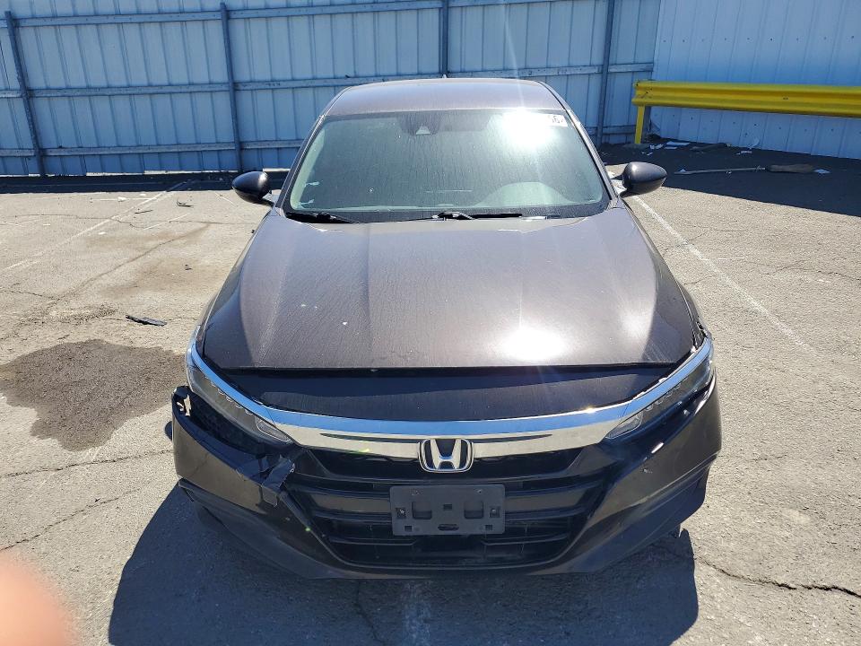 2018 Honda Accord მანქანა იყიდება აუქციონზე, vin: 1HGCV1F10JA136498, აუქციონის ნომერი: 61417556