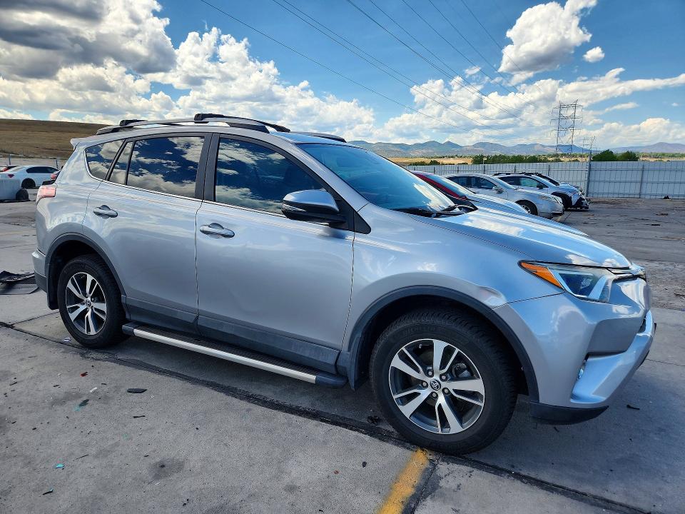 Auction sale of the 2017 Toyota Rav4, vin: 2T3RFREV0HW562535, lot number: 63329216