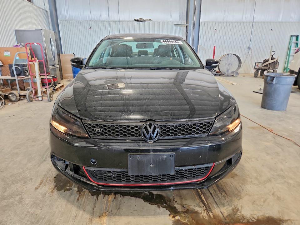60050646 :رقم المزاد ، 3VWD17AJ0EM437335 vin ، 2014 Volkswagen Jetta مزاد بيع