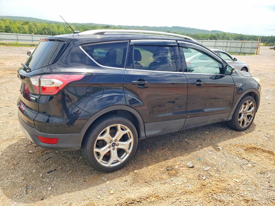 62130556 :رقم المزاد ، 1FMCU0J99HUD90949 vin ، 2017 Ford Escape مزاد بيع
