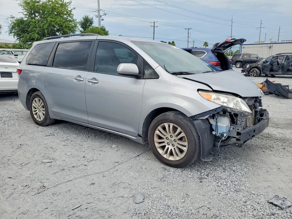 61197726 :رقم المزاد ، 5TDYK3DC2FS594017 vin ، 2015 Toyota Sienna مزاد بيع