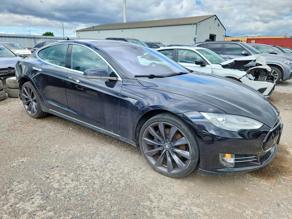 2015 Tesla Model S მანქანა იყიდება აუქციონზე, vin: 5YJSA1S26FF096558, აუქციონის ნომერი: 61443916