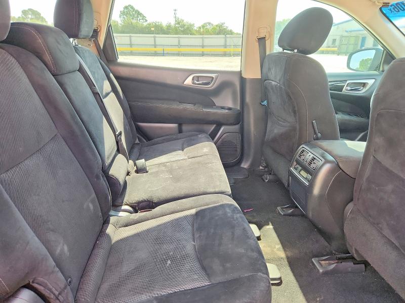 62332106 :رقم المزاد ، 5N1AR2MN2FC686976 vin ، 2015 Nissan Pathfinder مزاد بيع