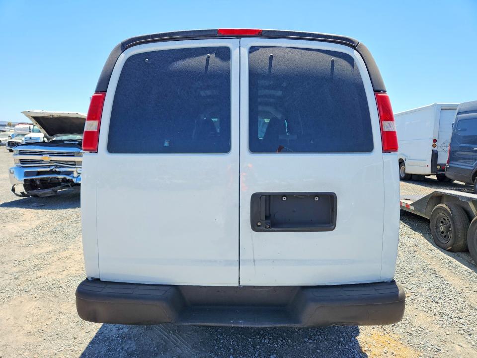 61617596 :رقم المزاد ، 1GCWGBFP3K1175622 vin ، 2019 Chevrolet Express 2500 مزاد بيع