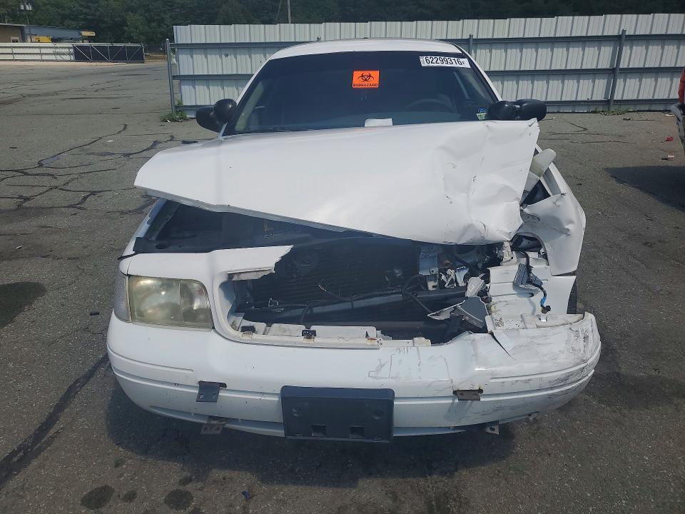 62299316 :رقم المزاد ، 2FAHP71W33X187403 vin ، 2003 Ford Crown Victoria مزاد بيع
