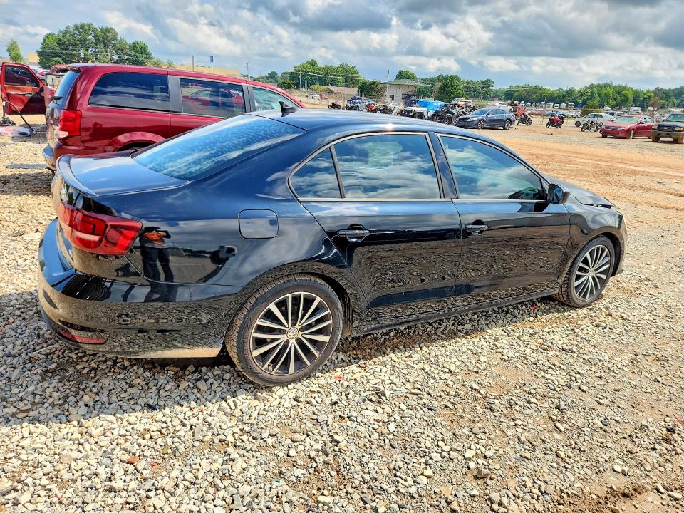 61023076 :رقم المزاد ، 3VWB17AJ0GM384386 vin ، 2016 Volkswagen Jetta مزاد بيع