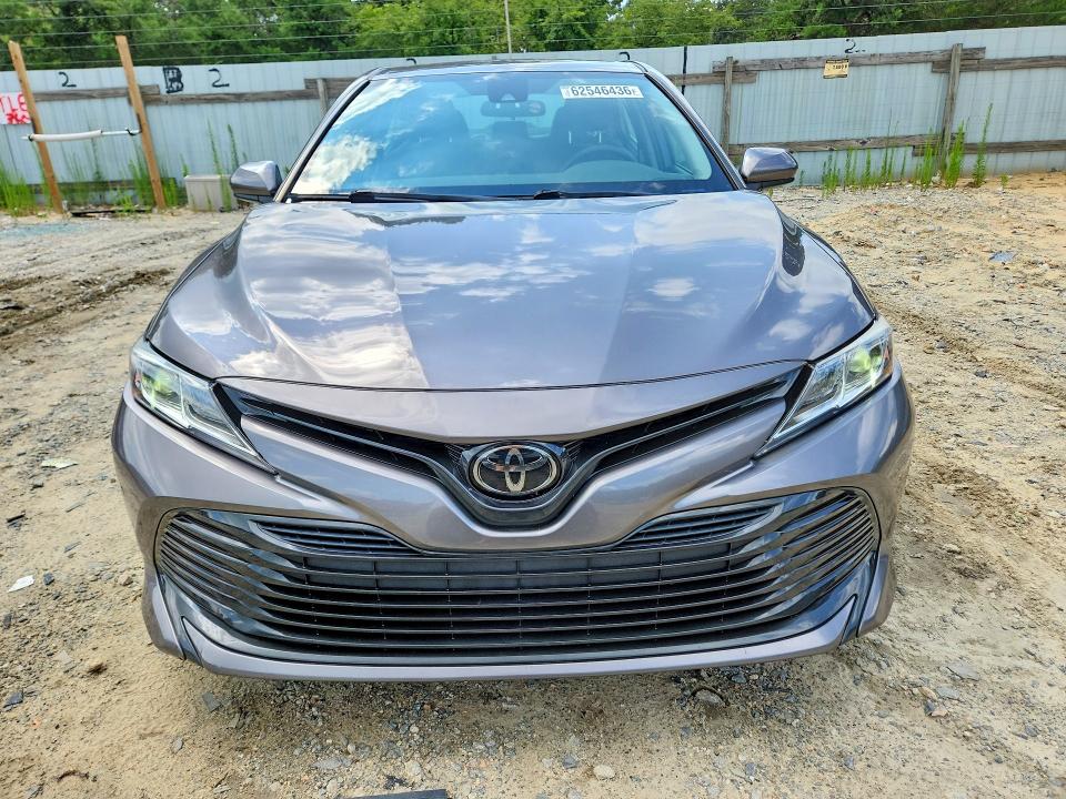 62546436 :رقم المزاد ، 4T1B11HK6KU806742 vin ، 2019 Toyota Camry مزاد بيع
