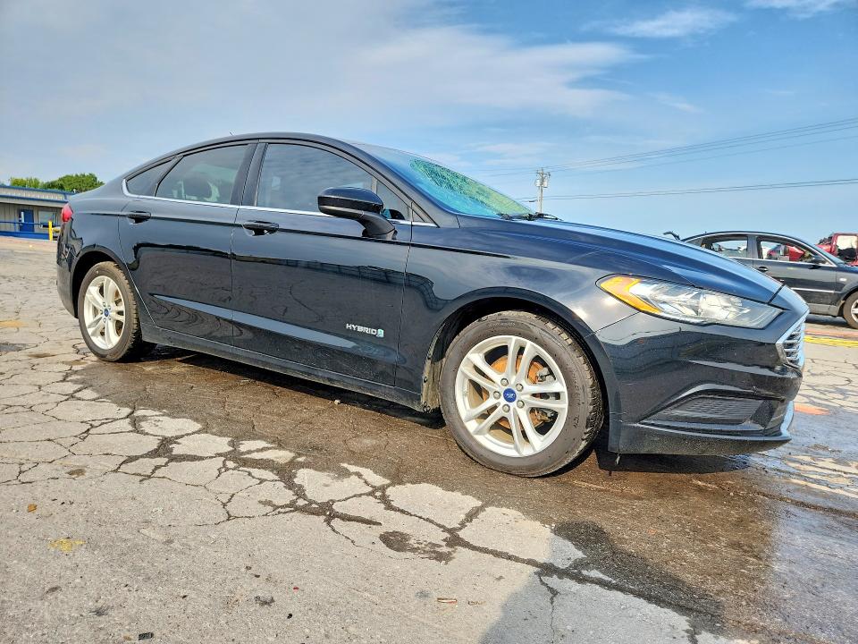 62234196 :رقم المزاد ، 3FA6P0LU3JR197600 vin ، 2018 Ford Fusion مزاد بيع