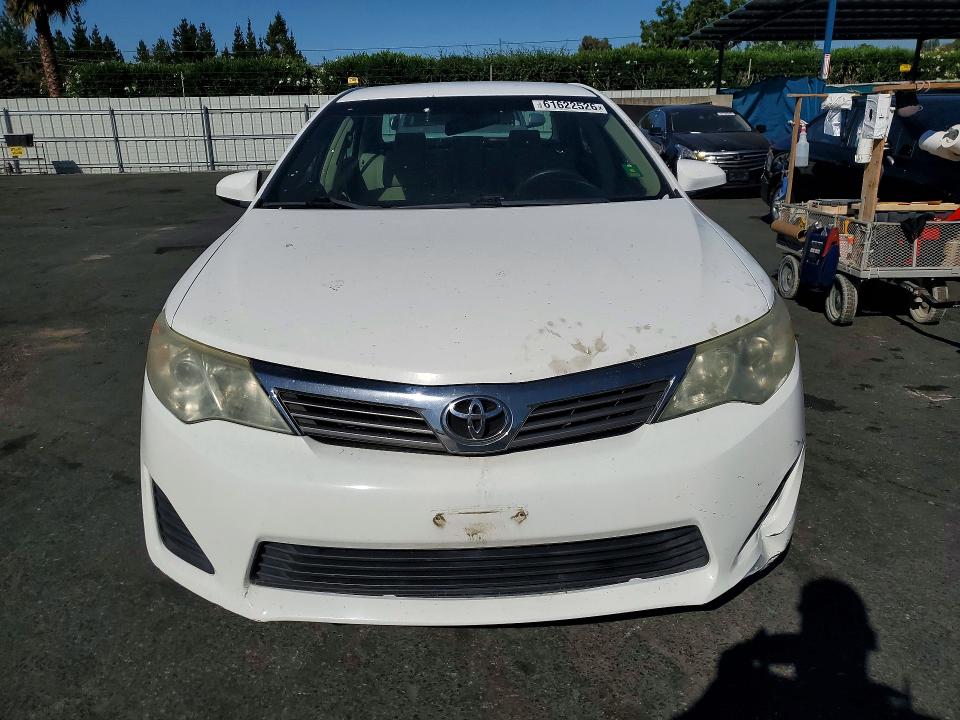 61622526 :رقم المزاد ، 4T4BF1FK9DR325557 vin ، 2013 Toyota Camry مزاد بيع