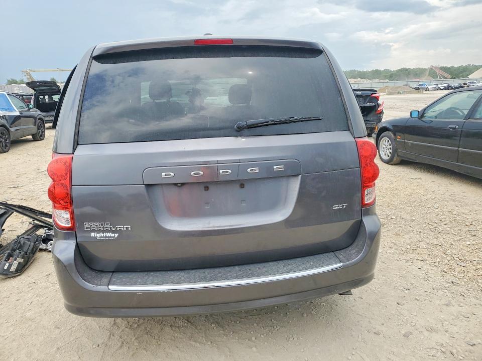 61444576 :رقم المزاد ، 2C4RDGCG5JR298520 vin ، 2018 Dodge Grand Caravan مزاد بيع