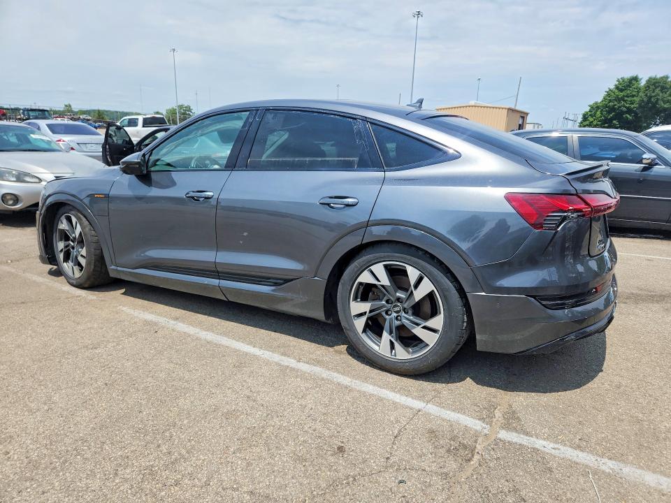 2022 Audi E-tron მანქანა იყიდება აუქციონზე, vin: WA11AAGE3NB009726, აუქციონის ნომერი: 62634796