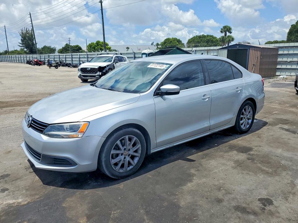 61122146 :رقم المزاد ، 3VWDX7AJ6DM355607 vin ، 2013 Volkswagen Jetta مزاد بيع